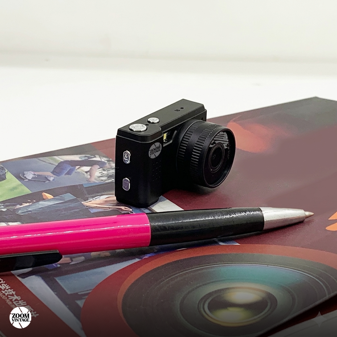 ZoomVintage Nano — Pocket Digital Camera with Film Filters
